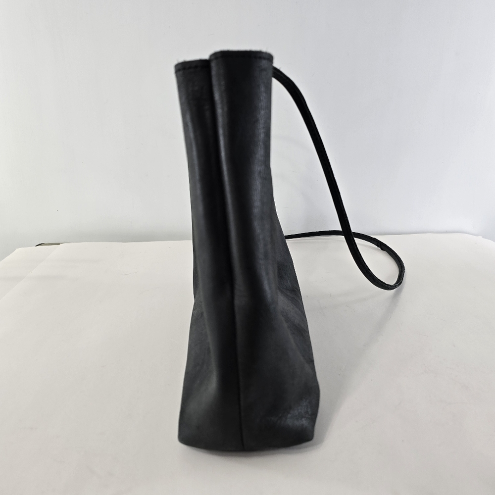 Able Black Shoulder Bag with Sophisticated Design - Picture 8 of 16